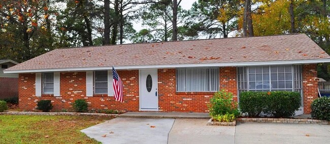 Primary Photo - Spacious 3Bed/2Ba Brick Home w/ Solar Pane...