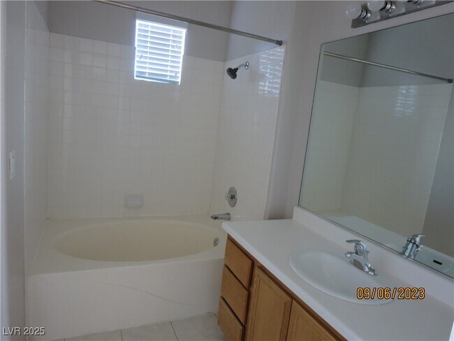 Building Photo - 989 Veranda View Ave