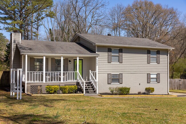 Building Photo - 2062 Woodbine Cir