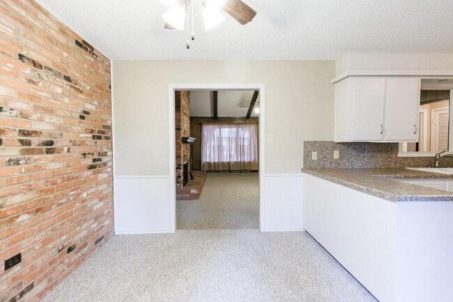 Building Photo - 3406 65th Dr