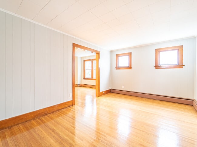 Building Photo - 38 Elgrove Rd