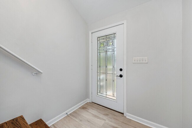 Building Photo - 200 White St