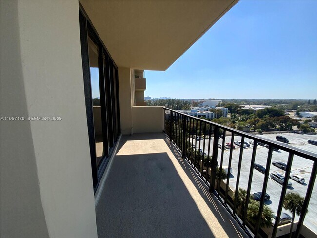 Building Photo - 1470 NE 123rd St