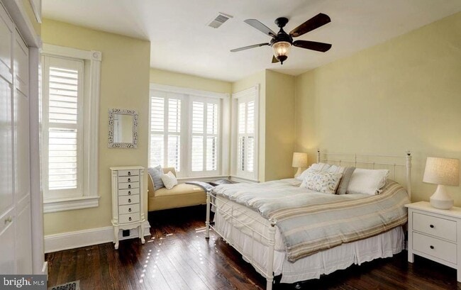 Building Photo - 1932 35th St NW