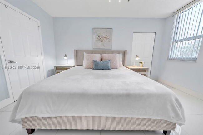 Building Photo - 2080 S Ocean Dr