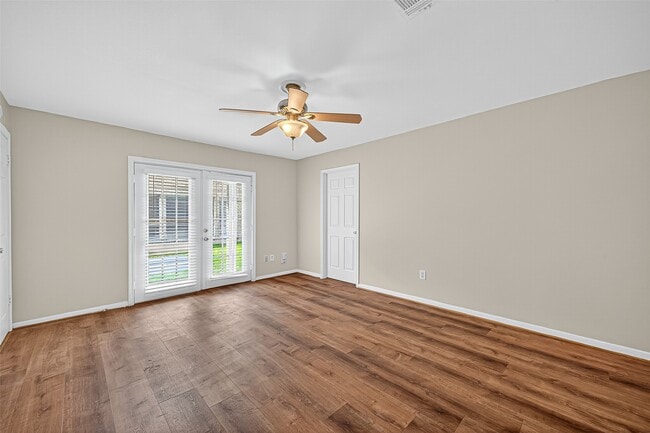 Building Photo - 10815 Shawnbrook Dr