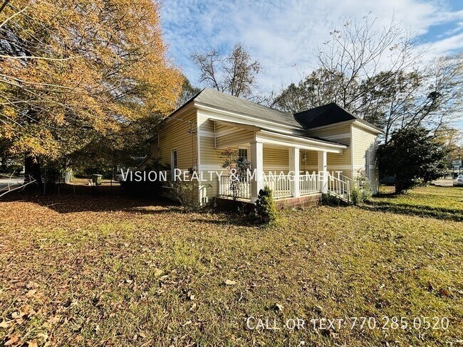 Building Photo - 302 Mandeville Ave