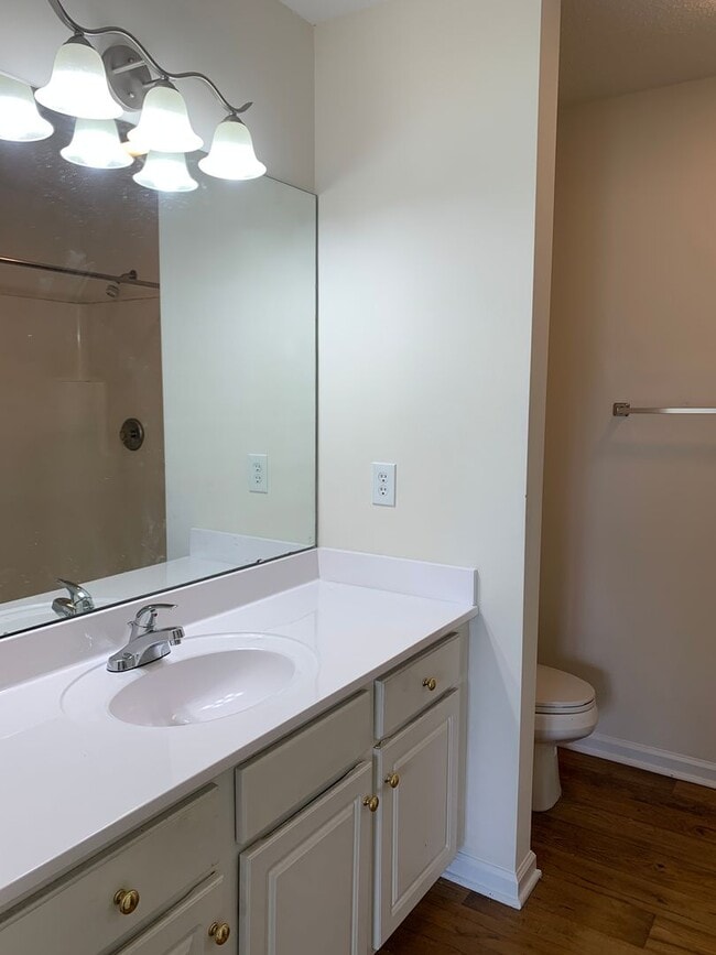 Building Photo - 2 Bedroom, 2 Bath Condo: NEW kitchen appli...