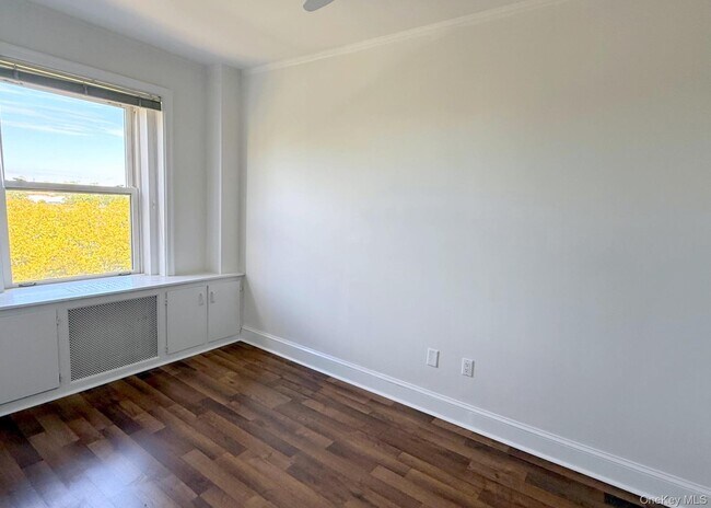 Building Photo - 490 Bleeker Ave