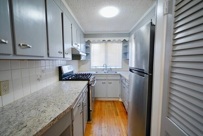 Building Photo - 94 Andover St