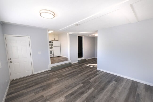 Building Photo - Ready for showing on 6-25-25    3BR/1BA - ...