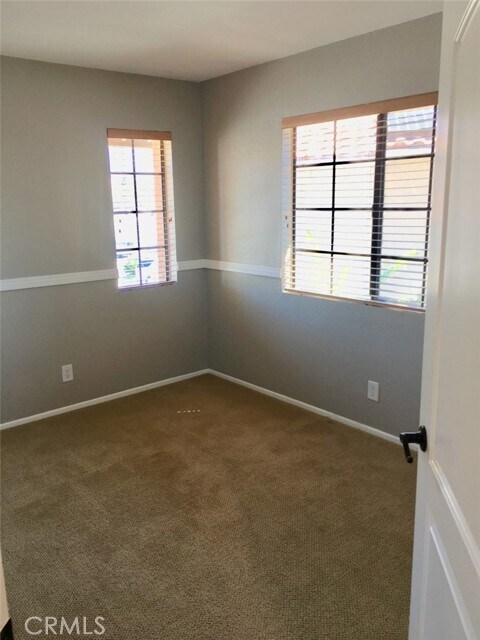 Building Photo - 45 Desert Thorn