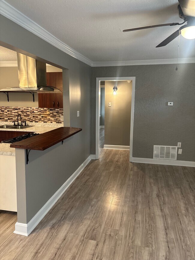 Building Photo - 1495 Marianna St