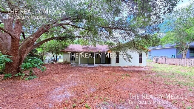 Building Photo - 104 E Osceola St