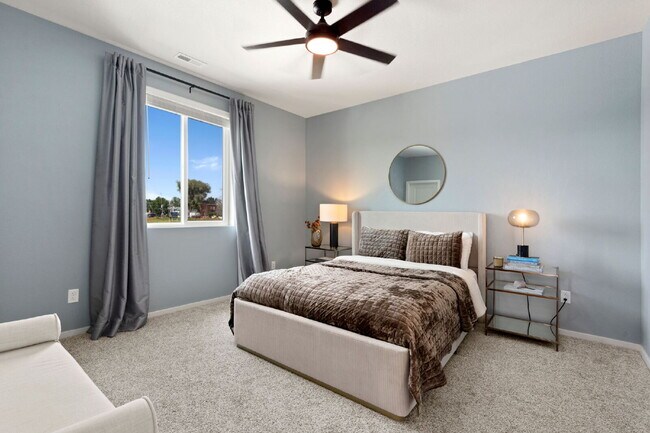 Building Photo - Newer 2bd condo in neighborhood w/ pool