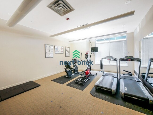 Building Photo - 1 Bed and 1 Bath Stunning Redmond DT Condo...