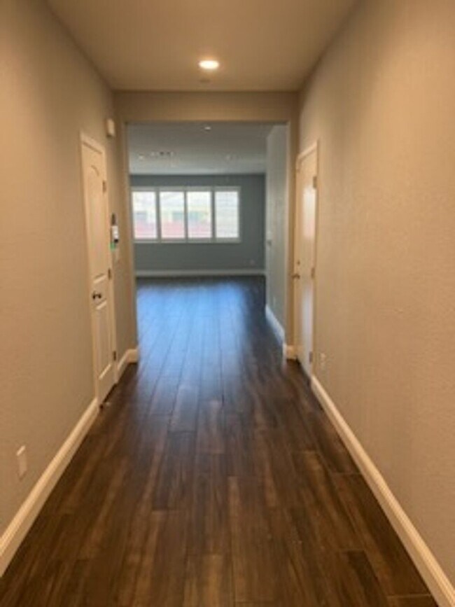 Building Photo - Solar powered open concept home located in the newer Brighton Landing subdivision!