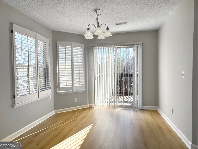 Building Photo - 901 Wentworth Ct
