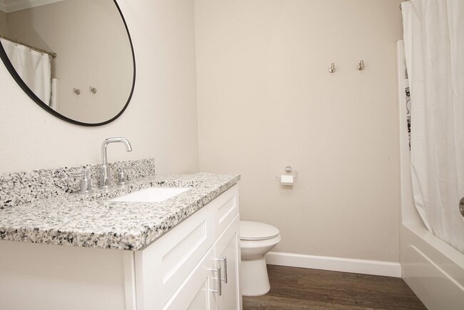 Building Photo - Great Location in Fort Walton Beach Near Bases and Hospital.