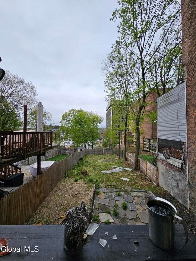 Building Photo - 15 Ten Broeck St