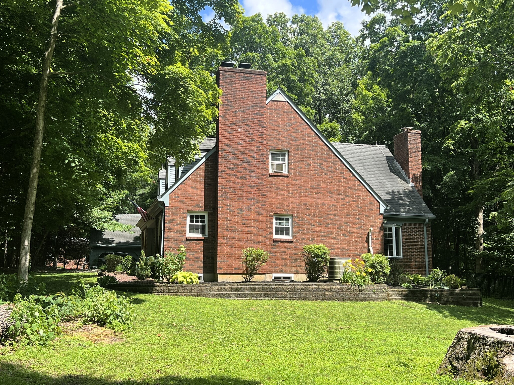Building Photo - 1075 Woodland Ave