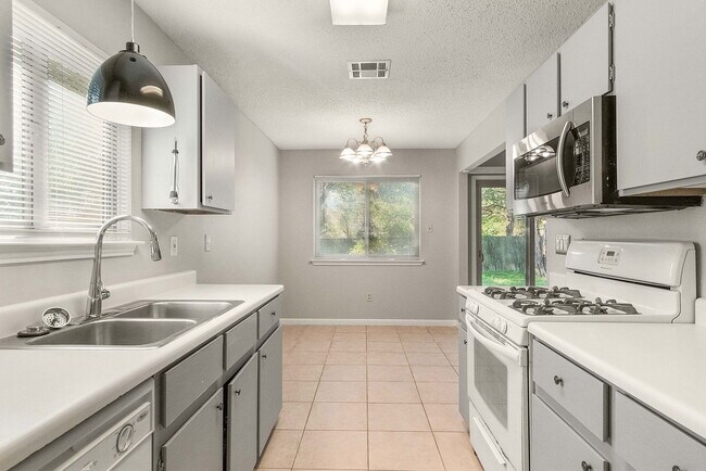 Building Photo - 11931 Rosethorn Dr