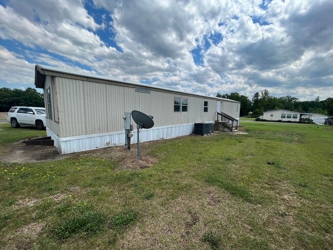 Building Photo - 2 BR, 2 BA single-wide in Pikeville *LAWN CARE INCLUDED*