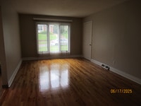 Building Photo - 105 Loomis Ave