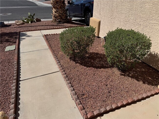 Building Photo - 1058 Warm Canyon Way