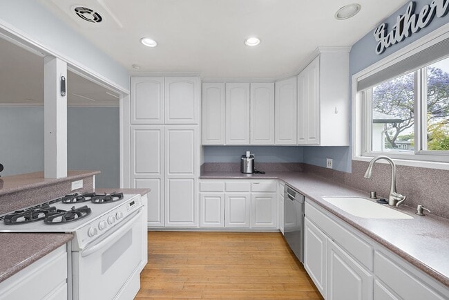 Building Photo - Beautiful 4 Bedroom Home with Smart Features, Entertainer’s Backyard & Attached Garage