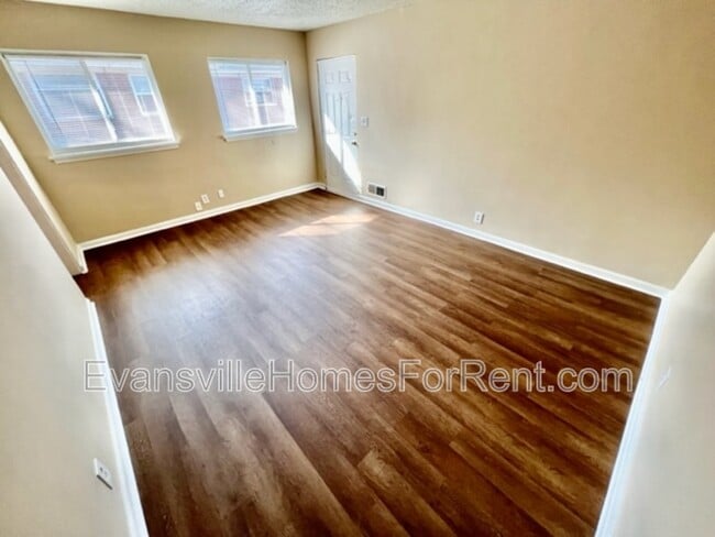 Building Photo - 1202 S Lombard Ave