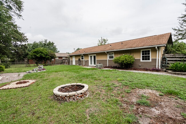 Building Photo - 203 Fowler St