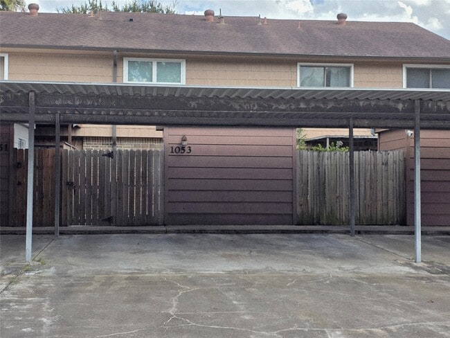 Building Photo - 1053 Willow Oaks Cir