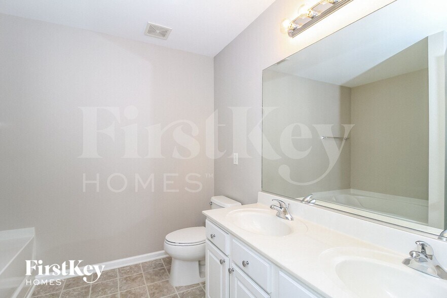 Building Photo - 165 Salem Trail Ct