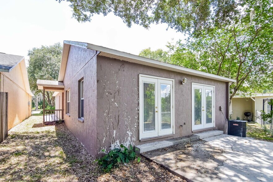 Building Photo - 23033 Clearwater Pl