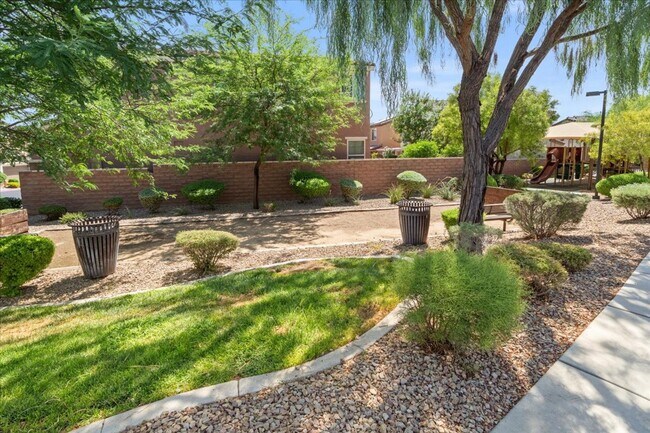 Building Photo - Gorgeous 3 Bed 2.5 Bath Home with Modern Feel