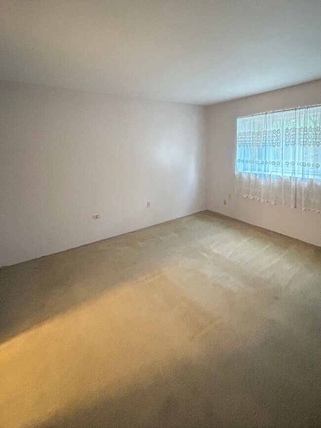 Building Photo - two bedroom two bath condo in Robinson Township!