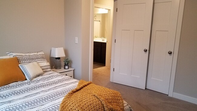 Building Photo - Single Family Home - Great location!