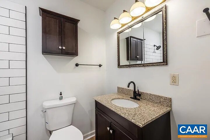 Full bath - 800 Ridge St