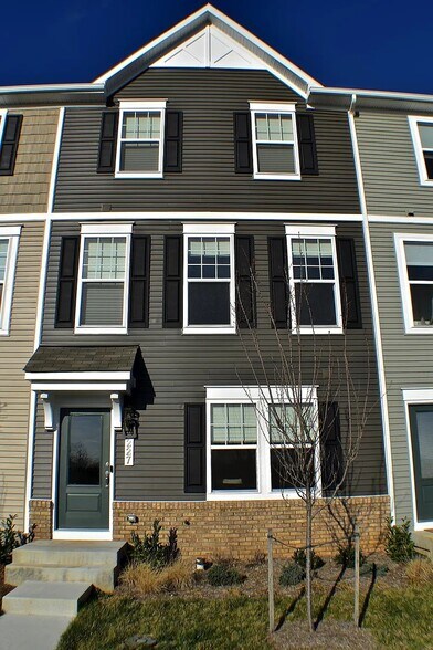 Primary Photo - 227 Presidents Pointe Ave