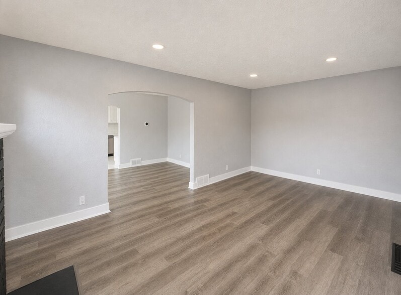 Building Photo - 2374 Shasta Way