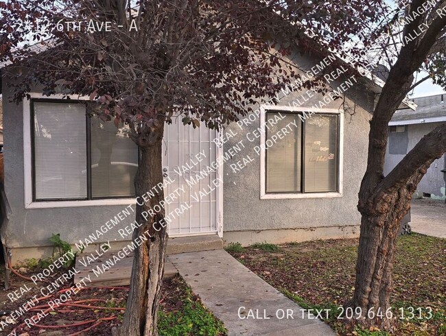 Building Photo - Hughson Cozy 2 Bedroom 1 Bath Duplex