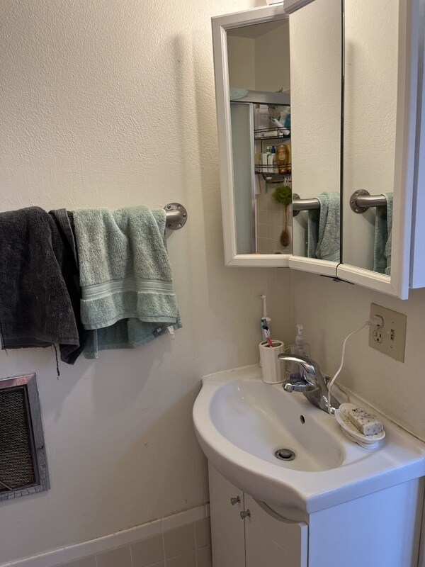 Building Photo - 612 Howard Pl