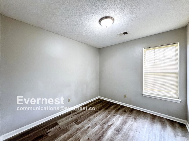 Building Photo - 7091 Foxhall Dr