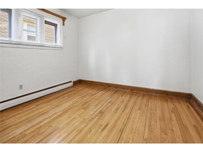 Building Photo - 1913 Emerson Ave S