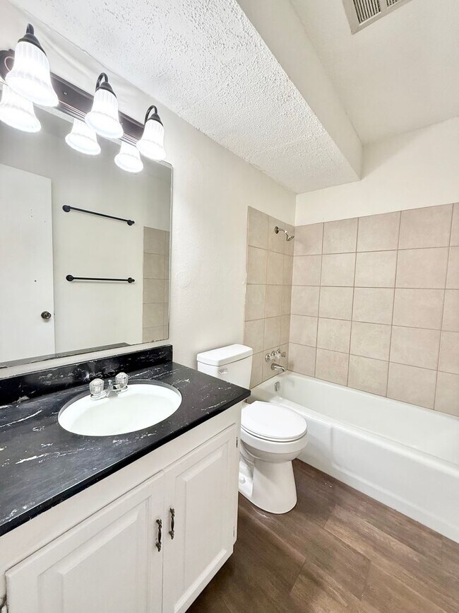 Building Photo - 1906 Brownwood Rd