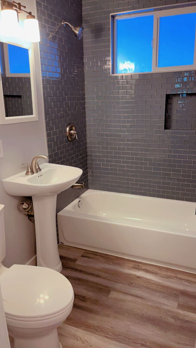 Building Photo - 5779 Enfield Ave