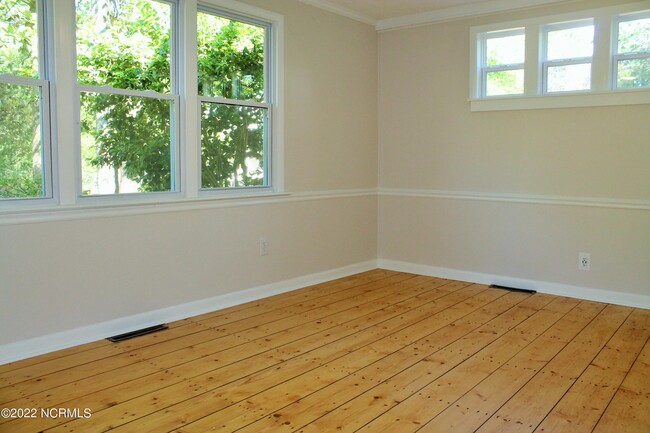 Building Photo - 275 Piney Ln