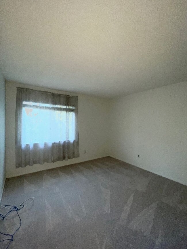 Building Photo - Stunning Porter Ranch S&S home centrally located