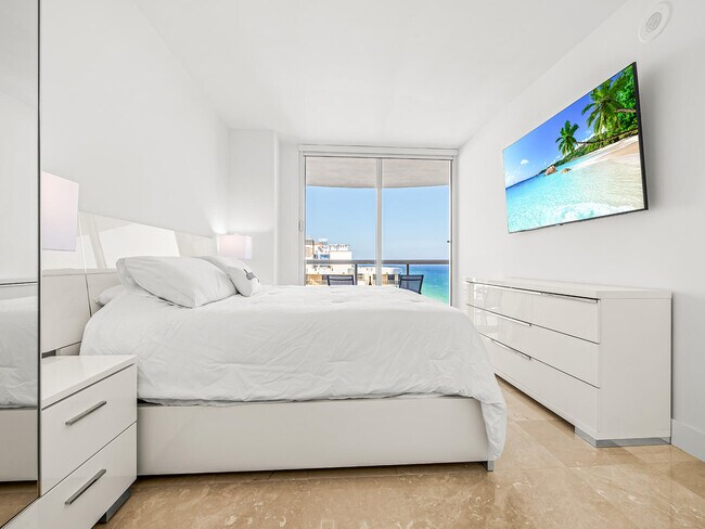 Building Photo - 6365 Collins Ave